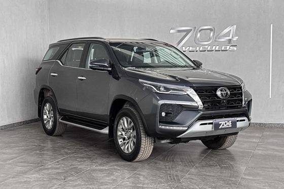 TOYOTA HILUX SW4 2.8 D-4D TURBO DIESEL SRX 7L 4X4 AUTOMÁTICO